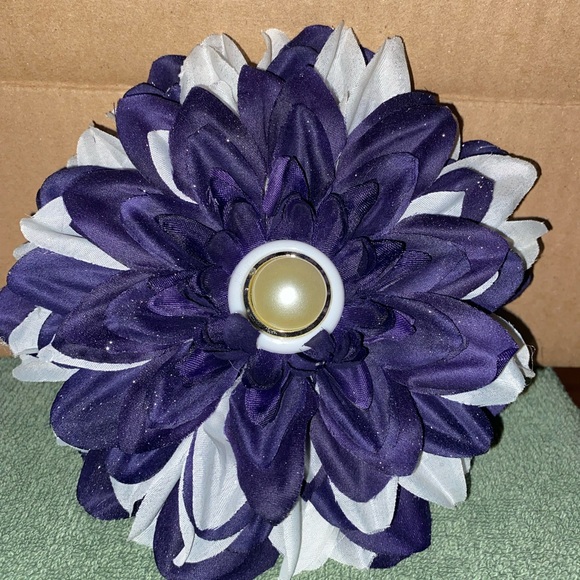 Beautiful hand made flowers. - Picture 5 of 9